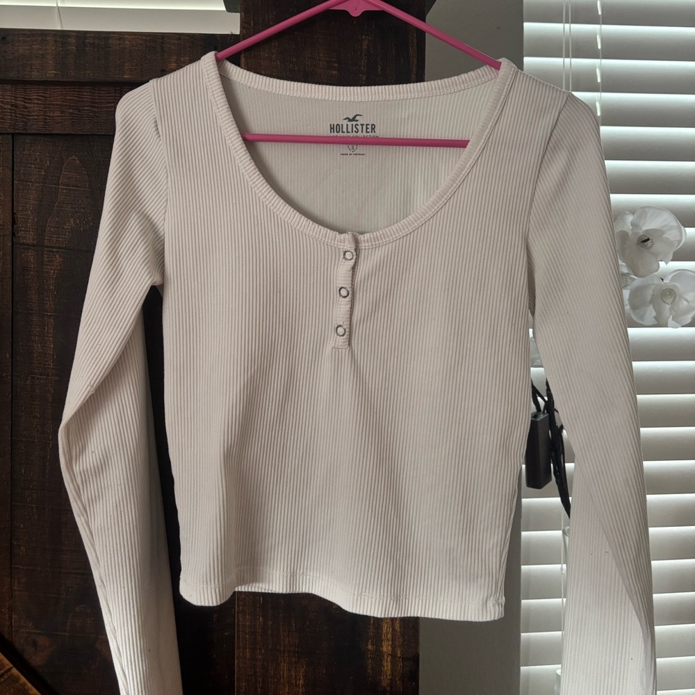 Hollister Women's white Ribbed Top